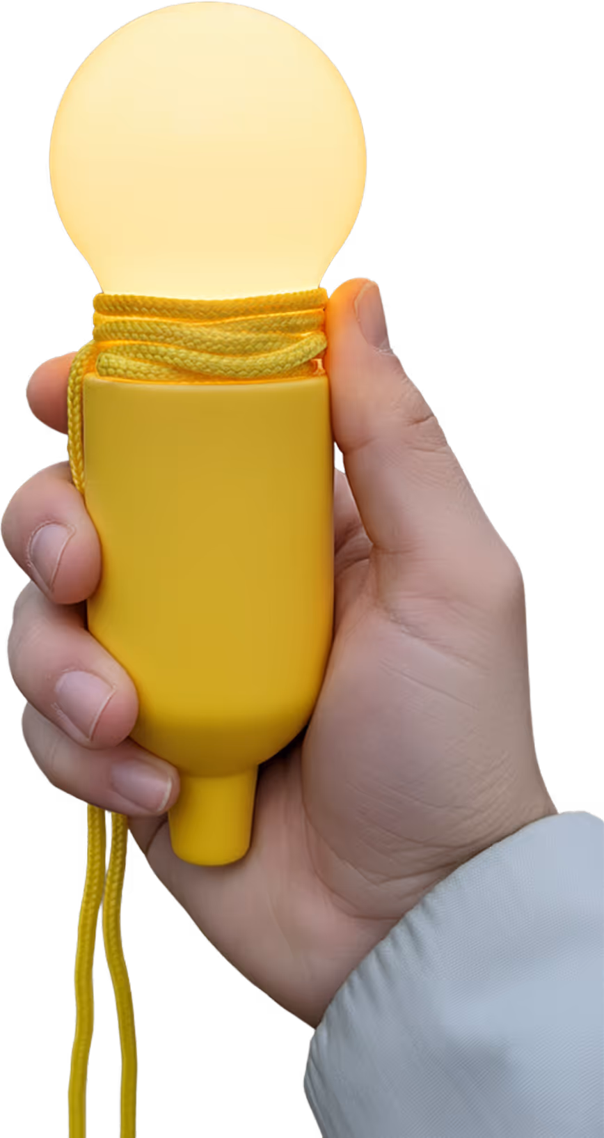 Een hand houdt een brandende gele noodlamp vast aan het touwtje