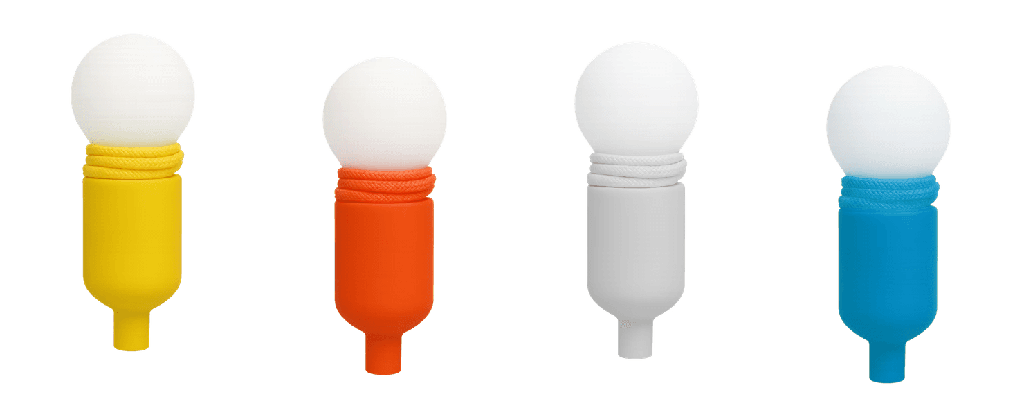 De vier noodlampen naast elkaar: geel, oranje, wit en blauw